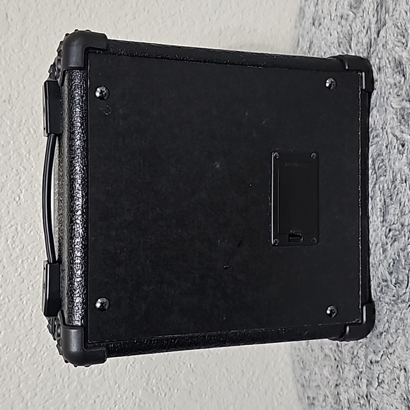 Lyon by Washburn LA 5 Portable 5 Watt Amp - Picture 4 of 6